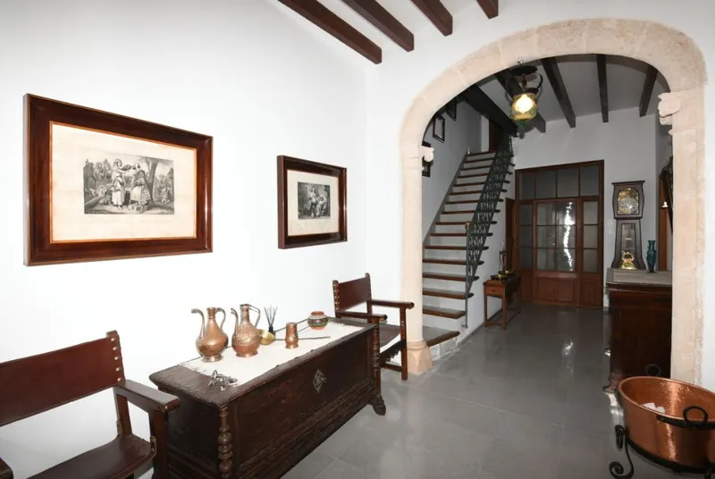 Central renovated 3-story town house in Llucmajor — photo 8