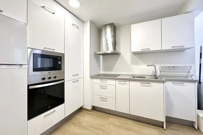 Renovated 2-bedroom flat close to the beach in Portixol — photo 6