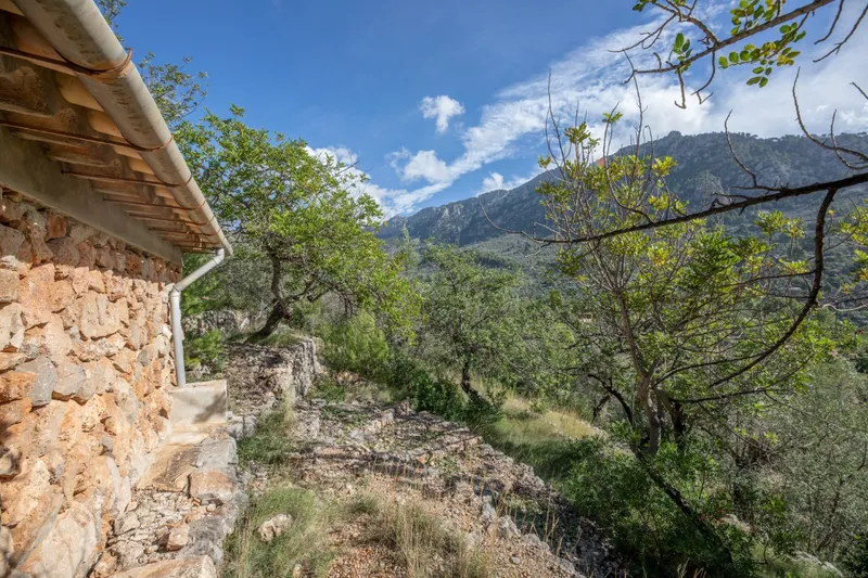 Two mountain cottages with car access in Fornalutx — photo 2