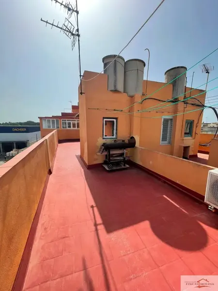 Fincas Molina offers you exclusively this home in the Coll d'en Rabassa area with many renovation possibilities. 2nd floor without elevator — photo 12