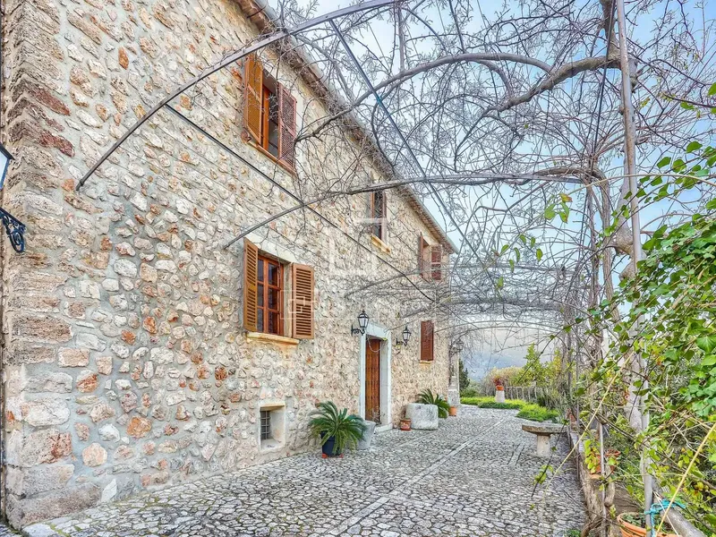 Discover your dream refuge in the serene mountains overlooking the port of Sóller. This magnificent country house is situated on a hillside — photo 2