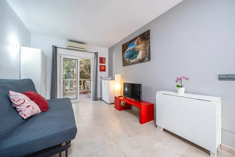 GestPropiedad, presenta este apartamento situado en Cañamel (Capdepera), una oportunidad destacada por su balcón, piscina comunitaria y ubic — photo 2