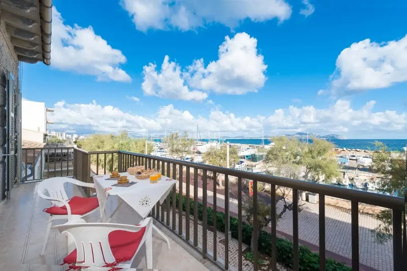 Property on the front line with sea views in Can Picafort – Mallorcan house with 3 dwellings and independent access from two streets. — photo 2