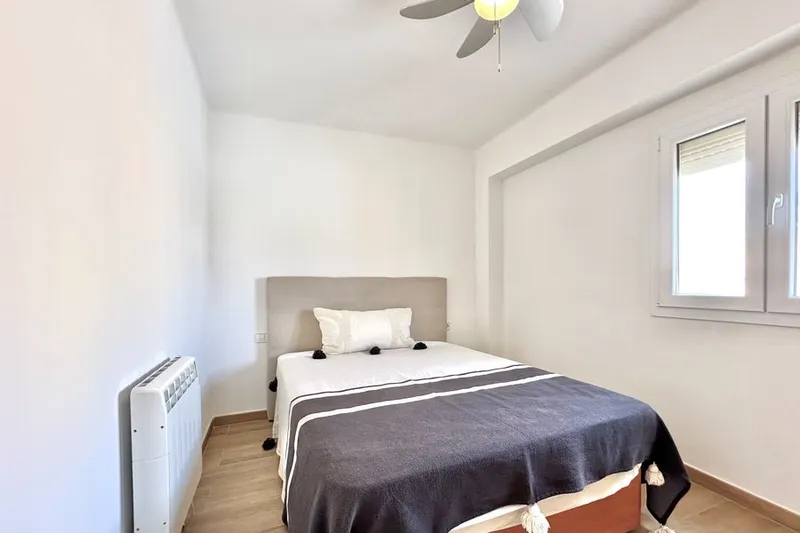 Renovated 2-bedroom flat close to the beach in Portixol — photo 9