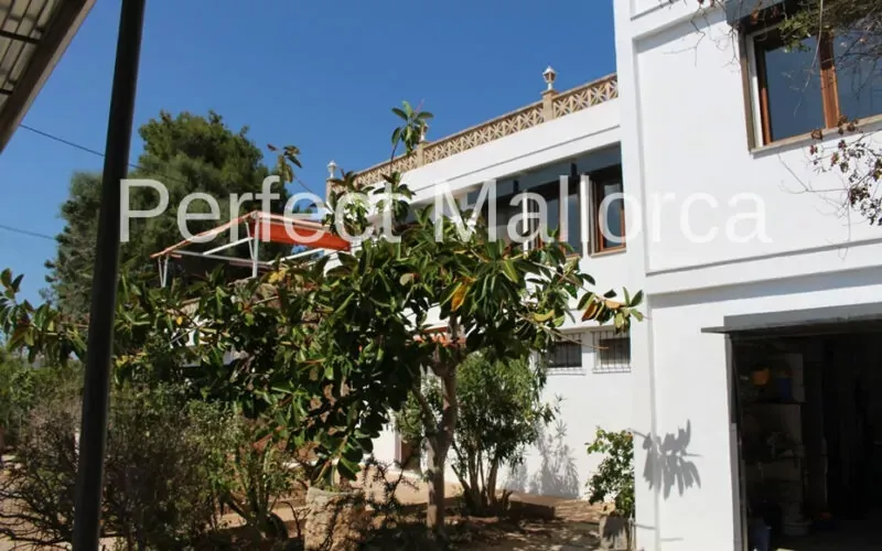 Two-family house with garages in a quiet cul de sac location in Cala Murada — photo 1