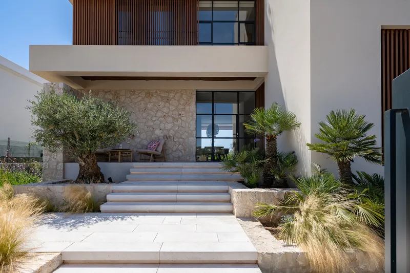 Frontline harbor villa with panoramic views and rural countryside — photo 7