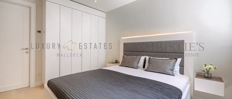 Modern apartment in the center of Puerto de Andratx with harbor views and a communal pool — photo 9