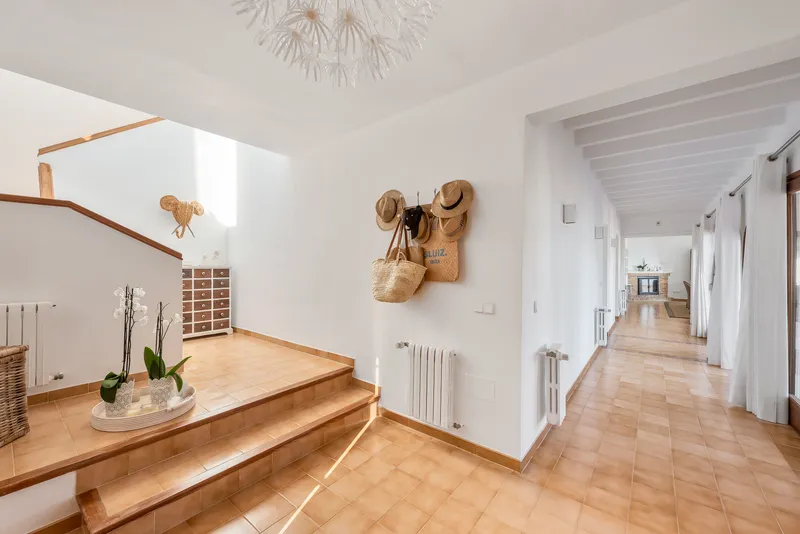 Spacious family chalet in a prime location with perfect sea views in Font de Sa Cala — photo 6