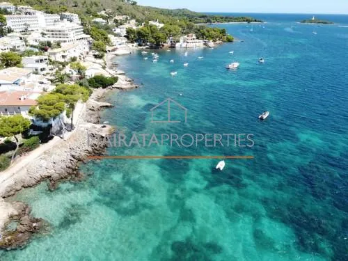 Sea front plot for sale in Alcanada, Mallorca — photo 1