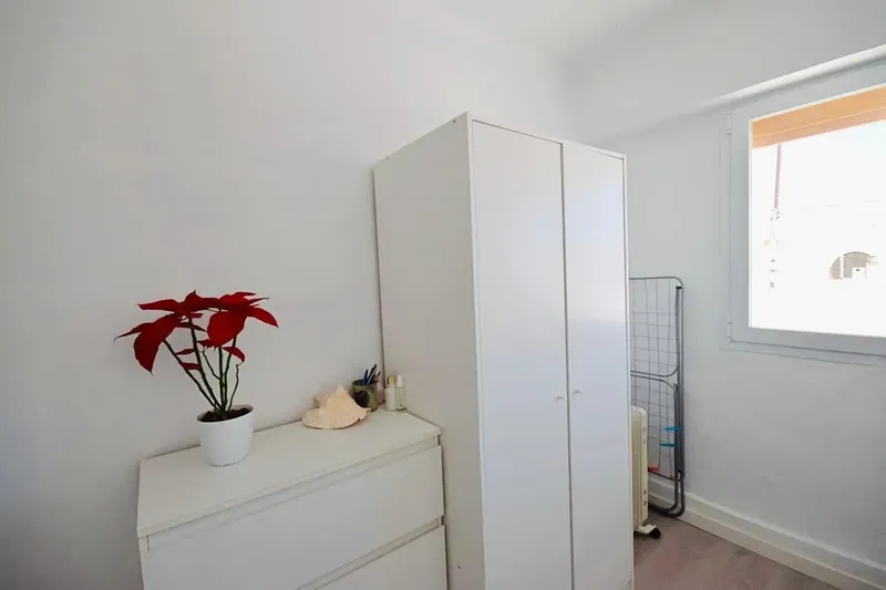 Discover this cozy and bright fifth-floor apartment of 75 m², a home with great potential and a comfortable, functional layout. It has 3 — photo 6