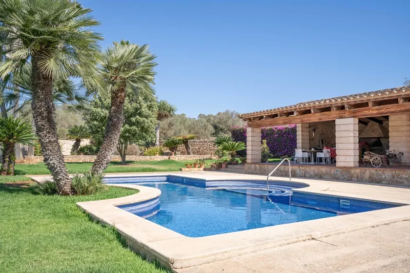 Exceptional Historic Family Estate with Endless Potential — photo 6