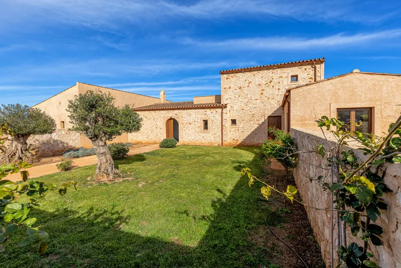 Finca in Santanyi - Large pool with house view — photo 2