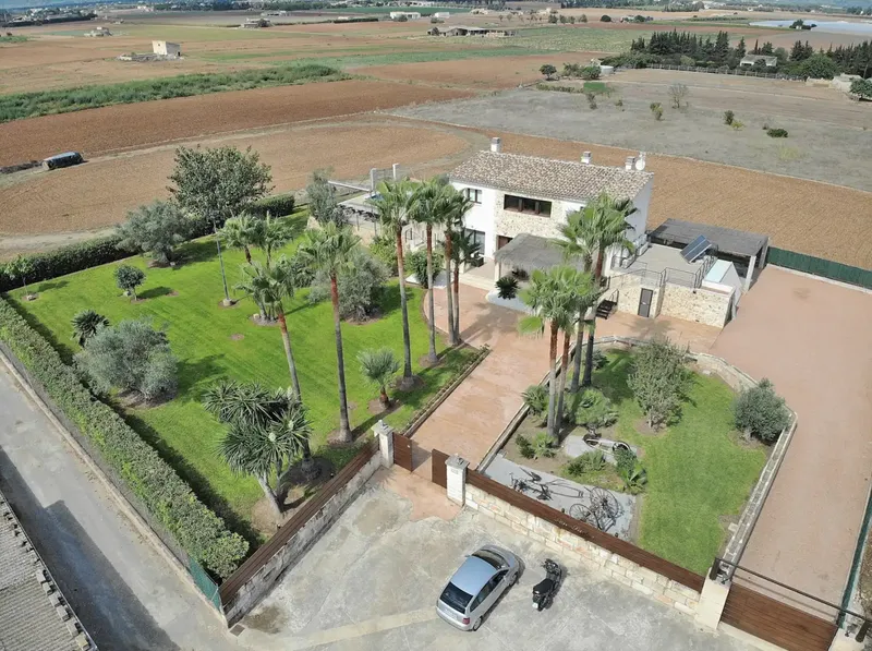 Casa con piscina en alquiler en Muro - Cami de son Mieres — photo 2