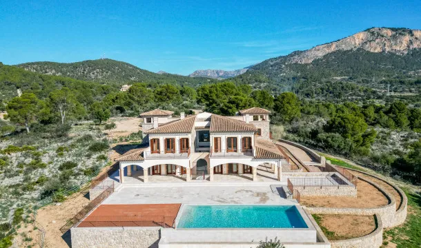 Impressive estate overlooking the Bay of Camp de Mar — photo 4