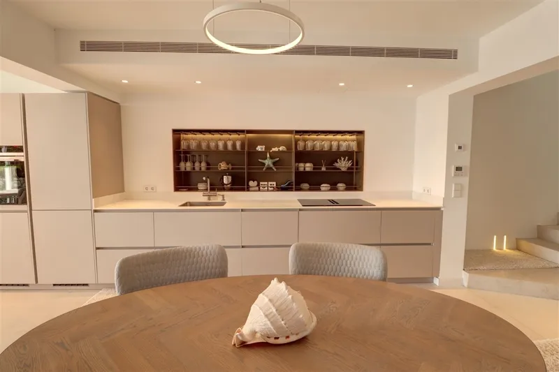 Buy a stylish duplex with a private Balinese garden in Santa Ponsa — photo 4