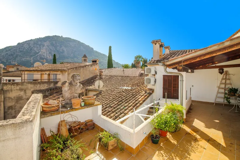 Six bedroom townhouse for sale in Pollensa old town — photo 1