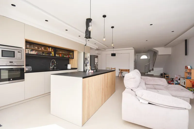 House in Sencelles (Biniali) with 227 m², 4 bedrooms, 3 bathrooms, and pool — photo 4