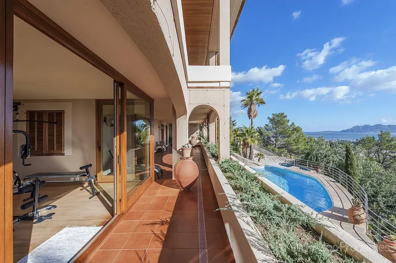 Luxury villa — photo 11