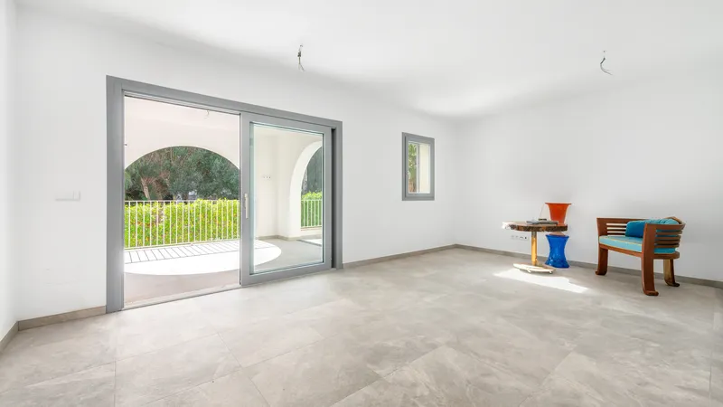 Great villa for sale in Porto Petro, completely reformed in modern style, with large pool and garden — photo 4