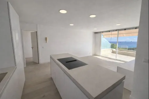Cala Vinyas, renovated apartment for long-term rental on the seafront in Cala Vinyas, with sunny terrace, pool and direct access to the sea — photo 5