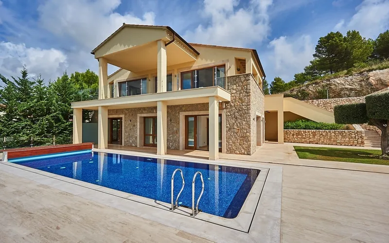 Imposing villa with vacation rental license and views over the valley, as well as the golf course of Canyamel — photo 4