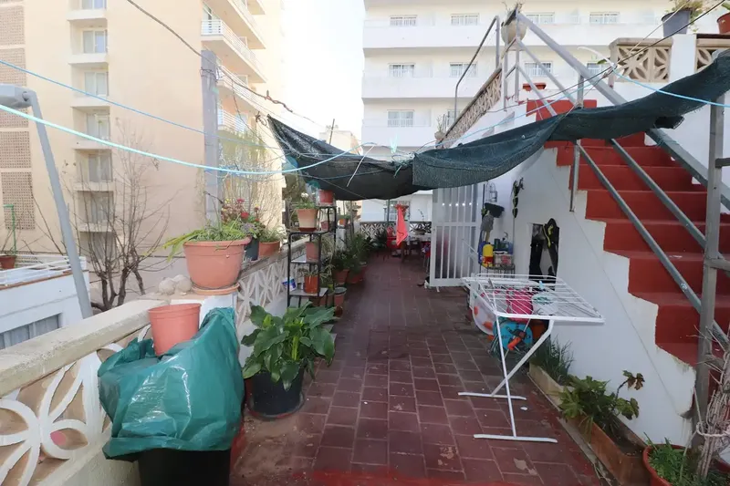 Grandiose penthouse with open ceiling, corner unit, lots of light in excellent quiet residential area and in good condition, this property is — photo 2