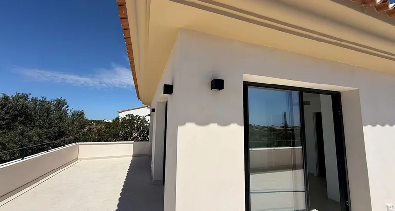 Exclusive new-build villa with pool in Cala Llombards — photo 9