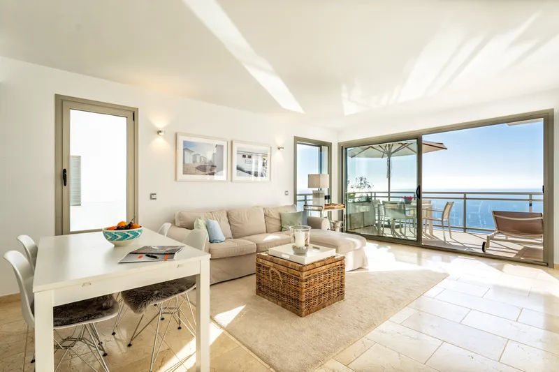 Exclusive apartment on the first sea line — photo 7