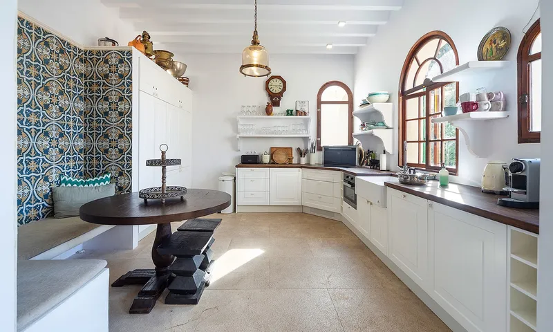 Seasonal rental: Renovated house with sea views for rent in Cala Major — photo 7
