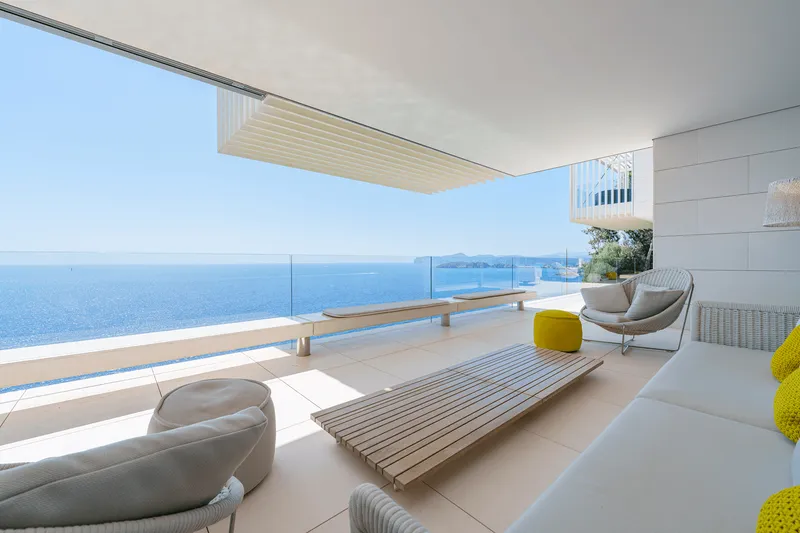 Beachfront villa in Port Adriano — photo 4