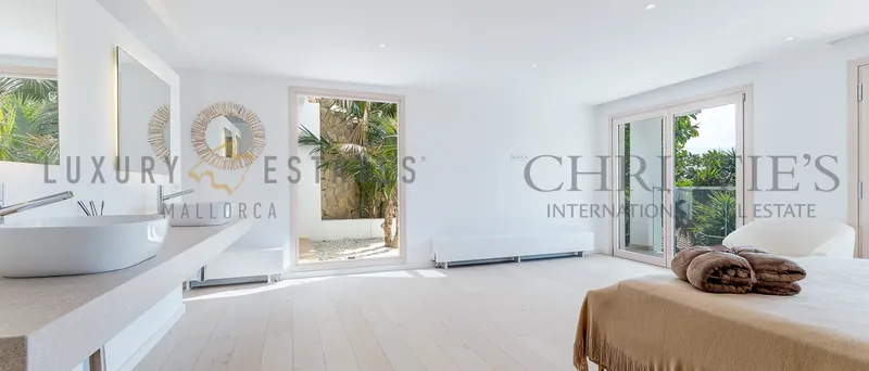 Refurbished villa in Son Vida with views over the golf course and partial sea views — photo 9