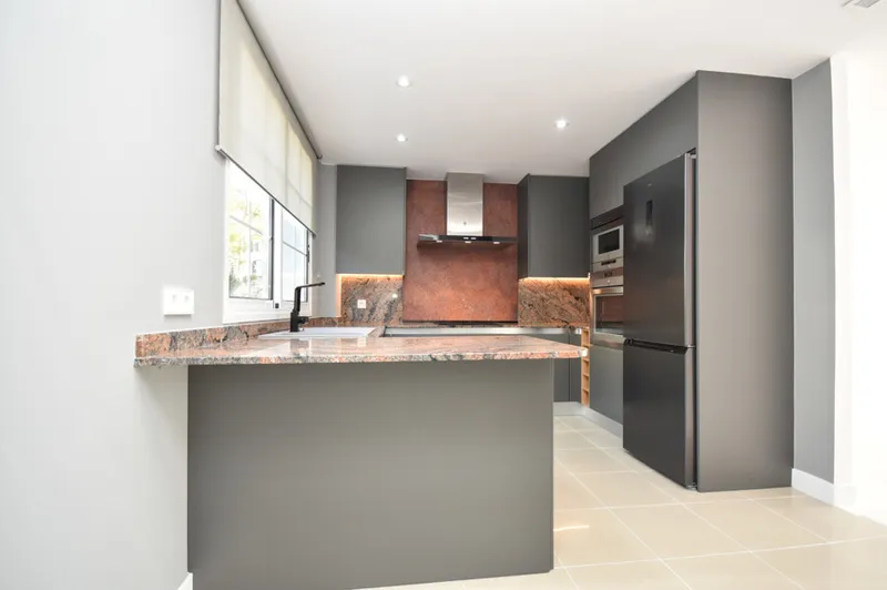 Bright and Spacious Fully Renovated Apartment with Two Parking Spaces in Palma’s Prestigious Residential Area — photo 8