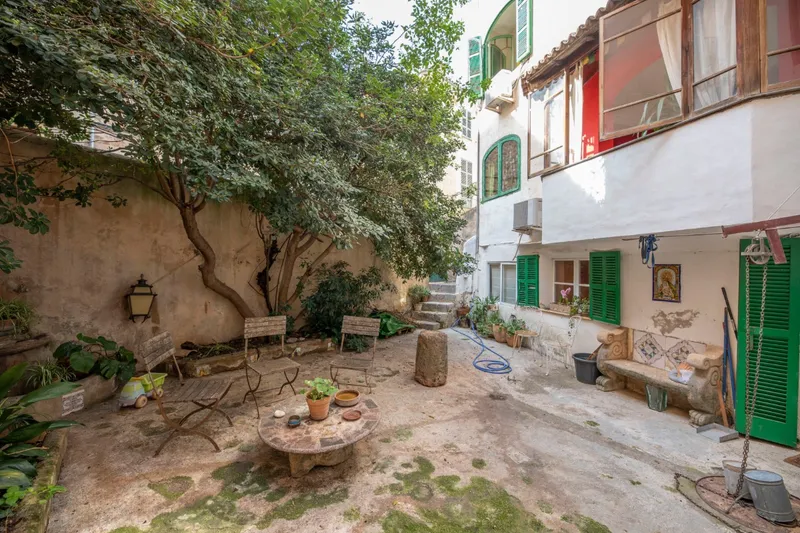 Large townhouse with courtyard and covered roof terrace in the heart of Sóller — photo 3