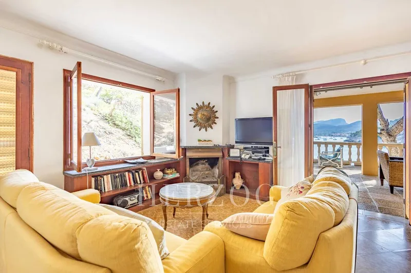 Villa for Renovation in Prime Seafront Location with Views – Exceptional Potential in Port Andratx — photo 5