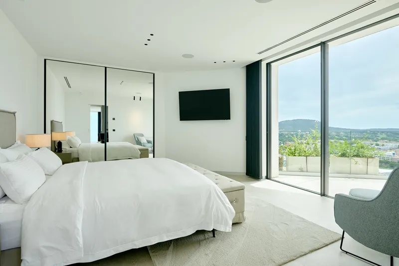State-of-the-art villa with stunning sea views, overlooking the bay of Santa Ponsa — photo 9