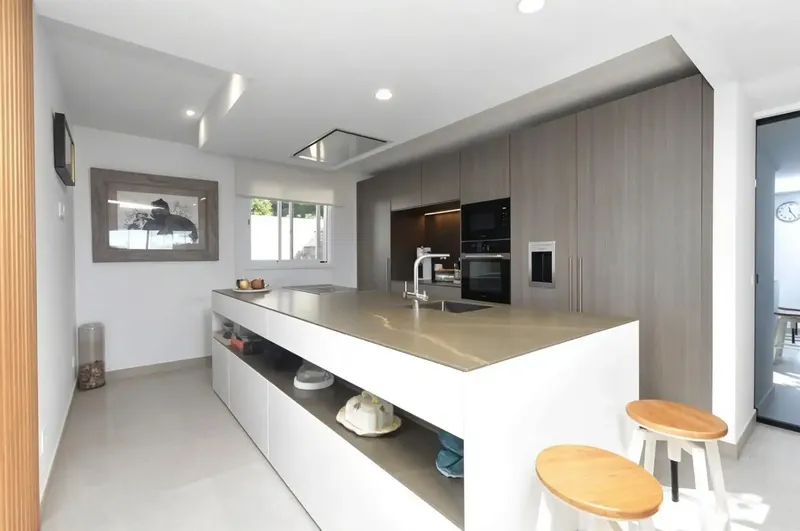Discover an architectural gem in Palma, a magnificent duplex located in the prestigious Bonanova neighborhood. With its impressive 247 m2 — photo 1