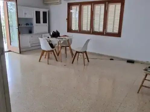 Spacious 4-bedroom apartment with all exterior windows, fitted wardrobes, 2 large full bathrooms, large living-dining room, kitchen — photo 10