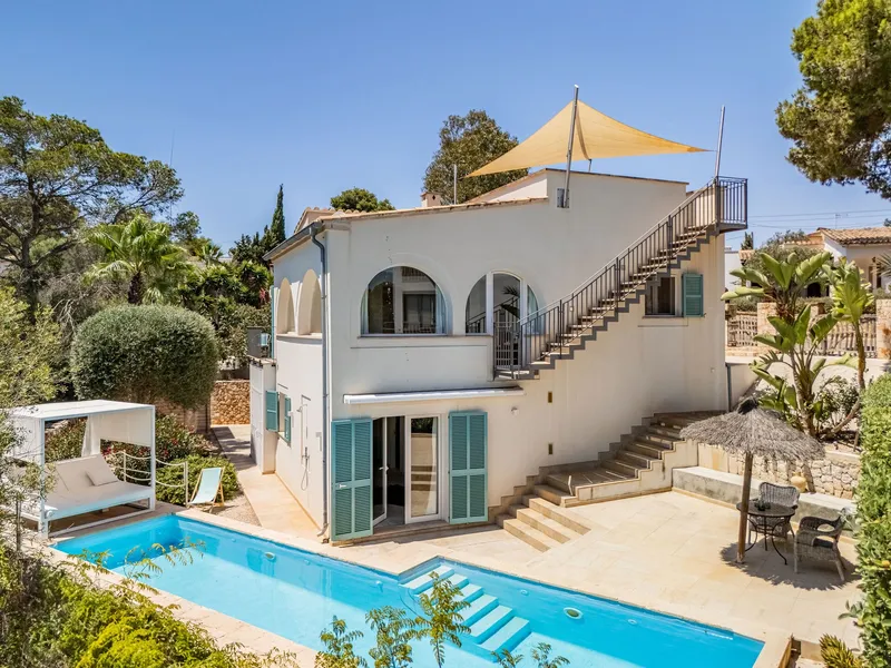 Villa in Cala Santanyí with two units and roof terrace — photo 1