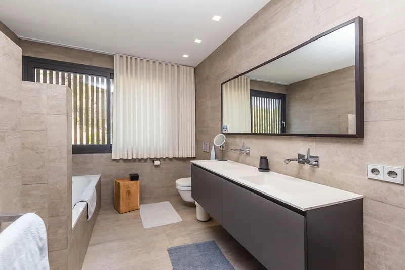 Modern villa with sea views in a central location — photo 12
