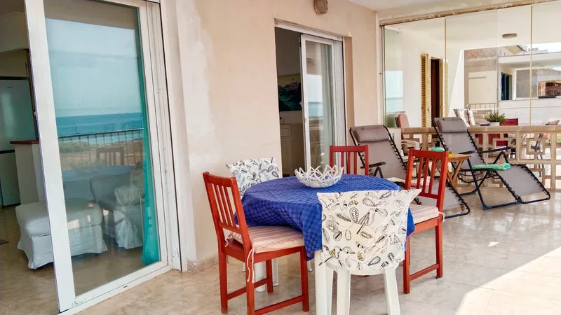 IA-183-1 Apartment on the seafront — photo 1