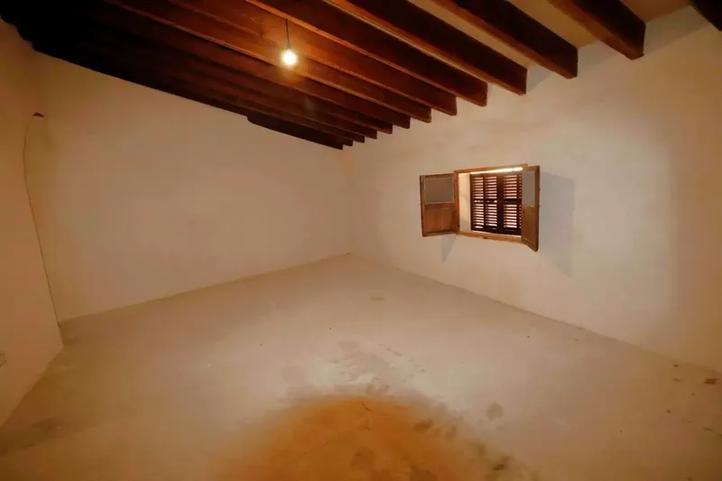 Townhouse for sale in Binissalem, total built 395 m², plot 216 m², ground floor and two floors, running water. Ground floor: 175 m² garage — photo 10