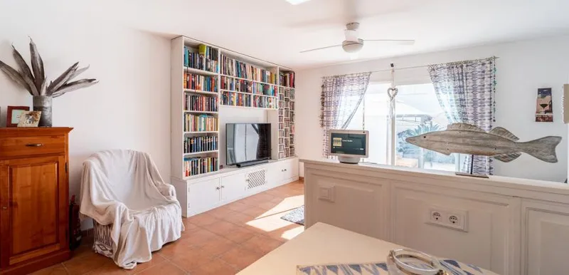Townhouse for rent in Ses Salines with terrace and fireplace — photo 10