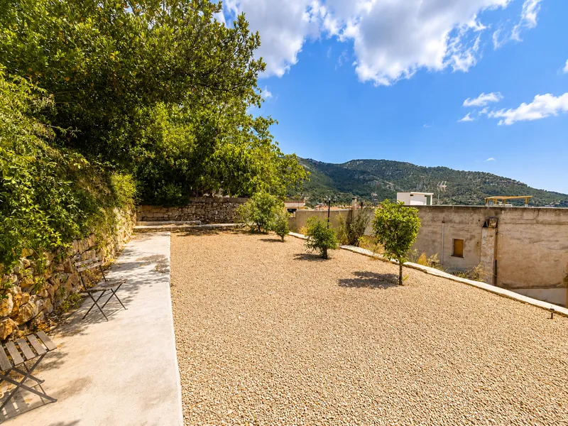Authentic townhouse in the heart of Andratx with terraces and mountain views — photo 6