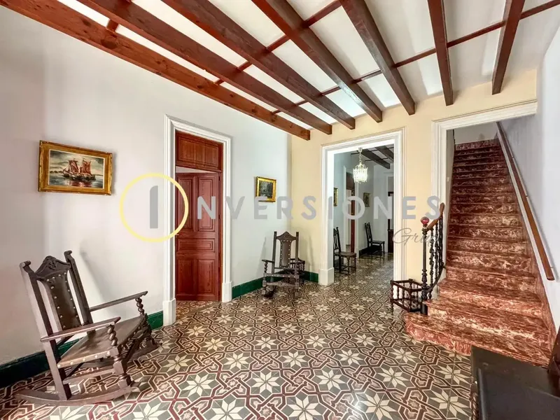INVERSIONES GRUP REAL ESTATE BOUTIQUE presents this historic manor house in the heart of Petra, a property that combines — photo 3