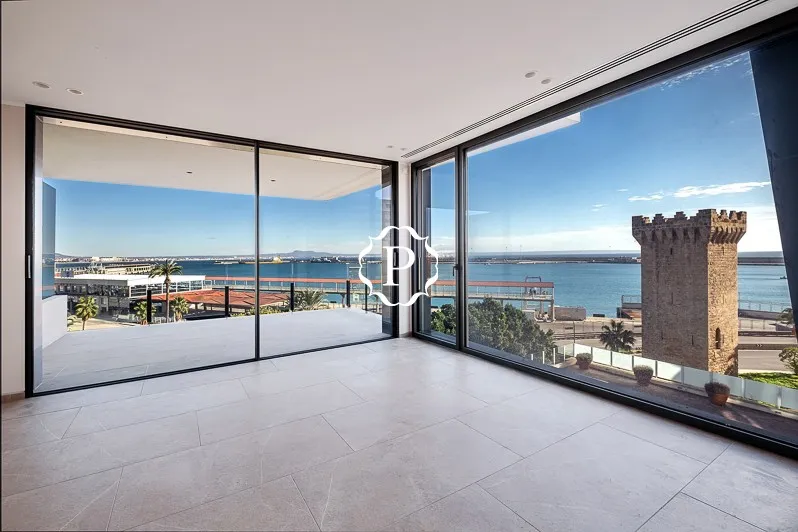 Sea view apartment for sale in Palma in prime location — photo 2