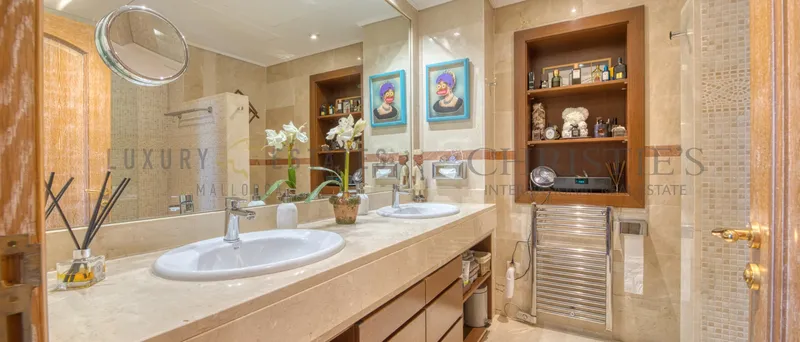 Well-kept villa in Cala Vinyas with partial sea views near the beach — photo 10