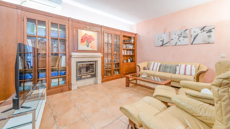 Charming villa for sale in Bahia Blava with pool and garden — photo 12