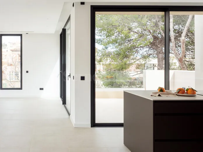 LUXURY NEWLY BUILT PENTHOUSE. FULLY FINISHED AND READY TO MOVE IN TODAY. — photo 1