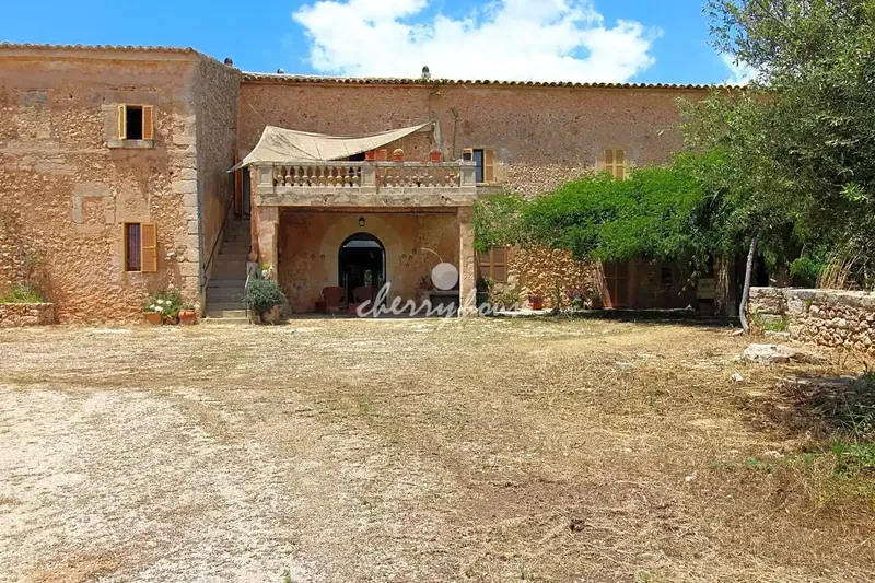 The exclusive estate of Son Marrón, from the ancient segregations of the Islamic farmstead Beni-Taref, documented as early as 1232 — photo 3