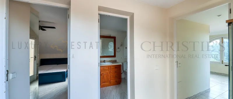 Villa in need of renovation in Costa den Blanes with project in the southwest of Mallorca — photo 11